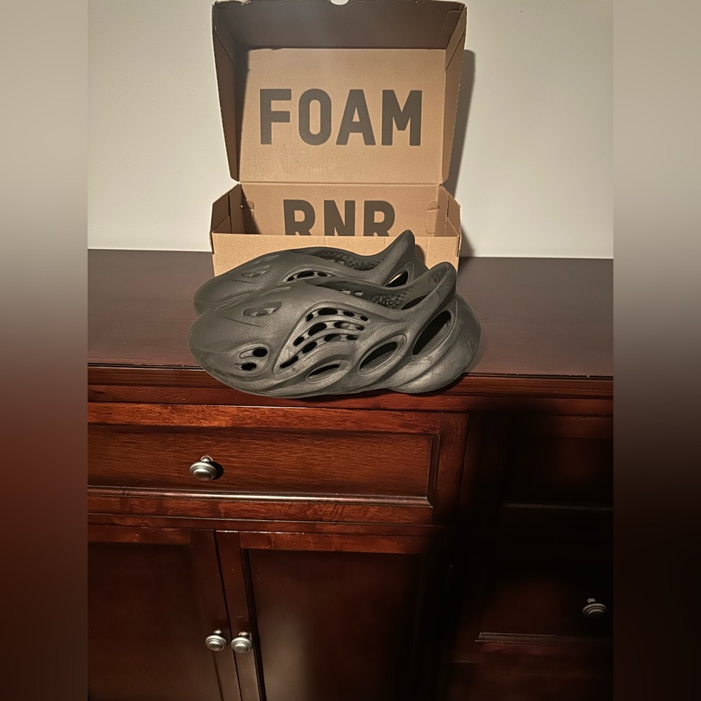 Black Foam Runners